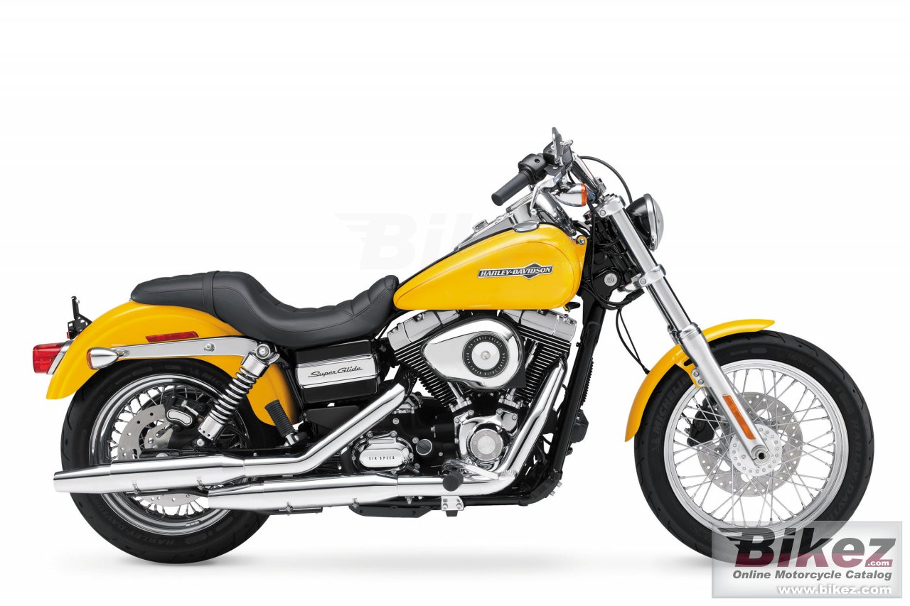 Big Harley-Davidson dyna super glide custom picture and wallpaper from Bikez.com
